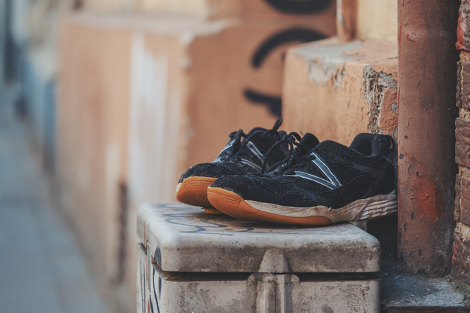 Вторая жизнь: 15 советов по спасению испорченной одежды и обуви (видео)