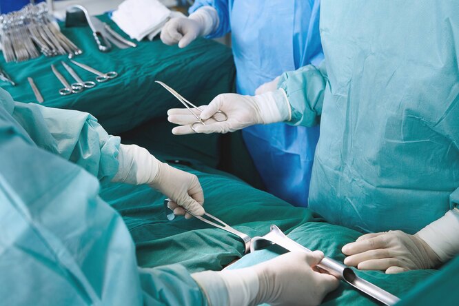 Российские врачи впервые пересадили ребенку легкие и печень, обрезав их по размеру