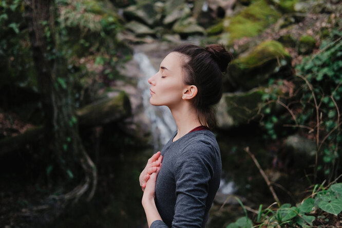 Дышим ровно: как глубокое дыхание помогает успокоиться и снять стресс