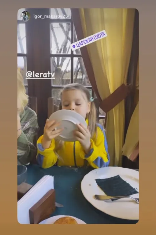 Макаров провёл время с пятилетней дочерью, а после оказался в ресторане не только с Машей, но и её мамой