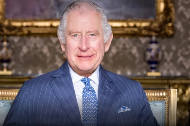 В галстуке Карла III увидели скрытое послание внукам