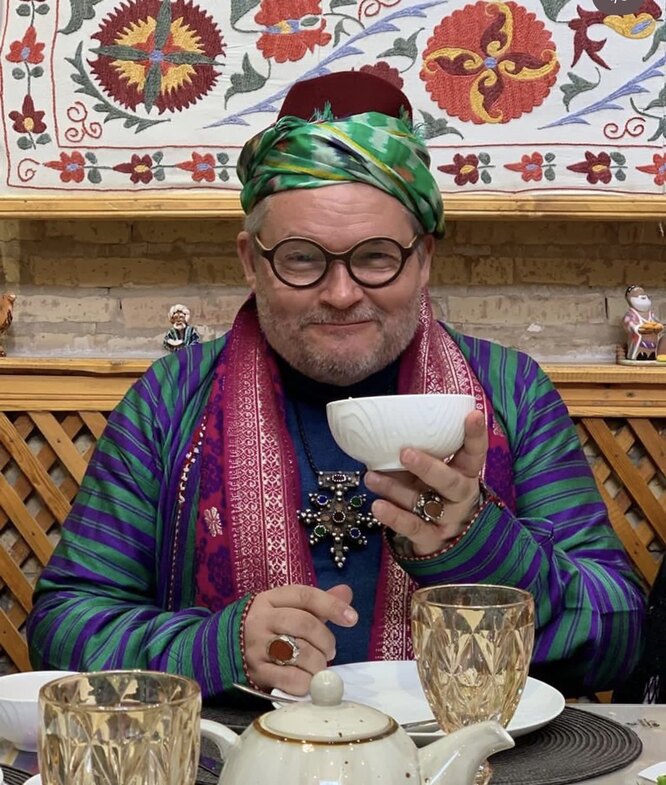 Историк моды Александр Васильев показал, как выглядел в юности