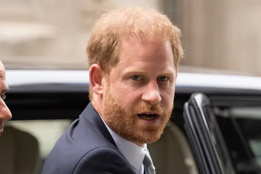 Очередной выпад: принц Гарри предъявил новое обвинение в адрес королевской семьи