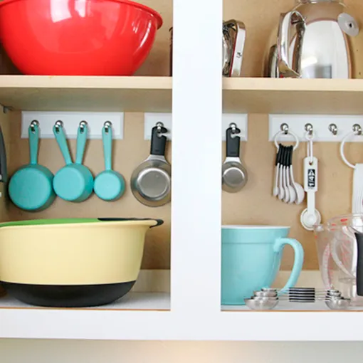 Как навести порядок в кухонных шкафах: лайфхаки по организации хранения в кухне