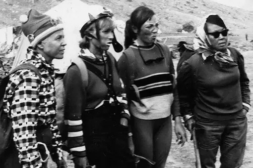 История гибели команды Эльвиры Шатаевой: фото, история первой команды альпинисток СССР