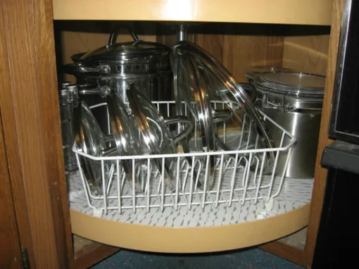 9 удобных способов хранить крышки на кухне: фото, описание