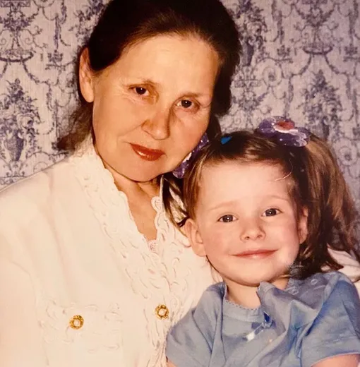 Лиза Арзамасова с бабушкой Александрой фото