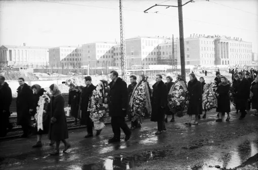Похороны членов группы Дятлова проходили при большом скоплении народа