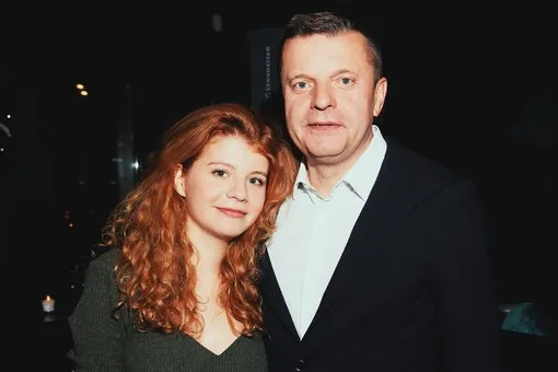 «Потрясающая пара»: дочь Леонида Парфёнова выложила нежное фото с мужем в первую годовщину свадьбы