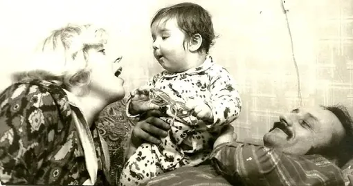 Семен Фарада и Марина Полицеймако с сыном Михаилом. Архивное фото
