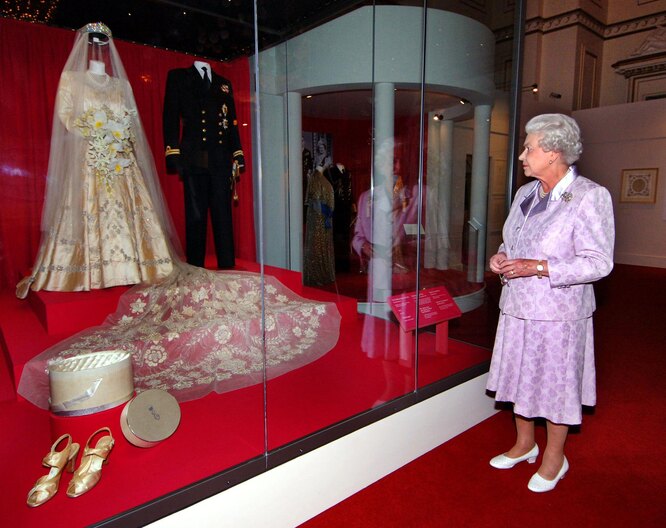 Королева Елизавета II свадебное платье