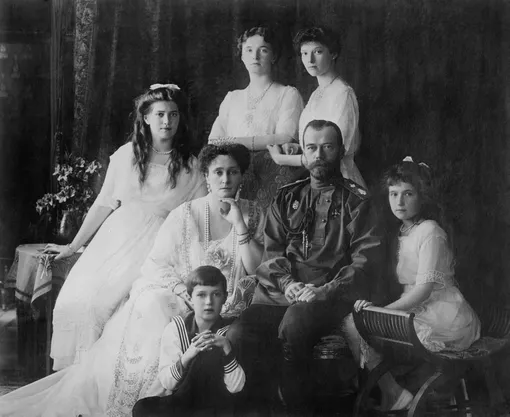 Последний русский император Николай II с семьёй