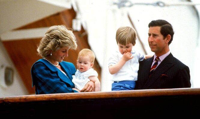 Принцесса Диана и принц Чарльз с сыновьями принцем Уильямом и принцем Гарри фото