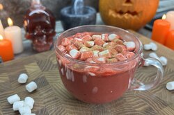 Приготовьте на Хеллоуин «кровавый» горячий шоколад: рецепт от фуд-блогера