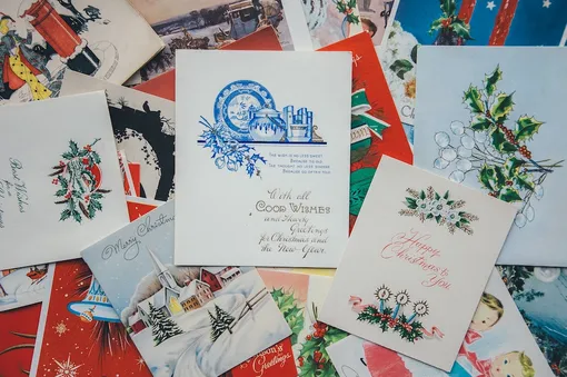 Много рождественских открыток