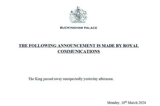 «Король скоропостижно скончался вчера днем», — говорится в скрине с «сайта» Букингемского дворца