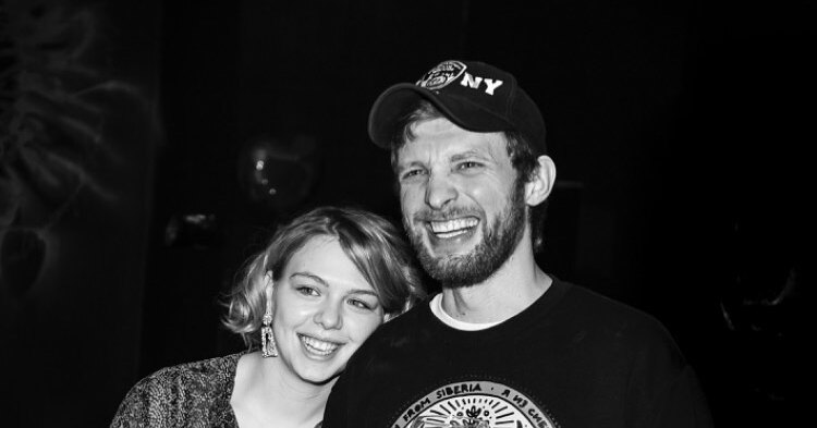 Свадьба в масках актрисы Таисии Вилковой и режиссера Семена Серзина Основано на 