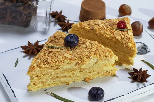 3 нежнейших торта к Новому году: как приготовить «Молочную девочку», «Наполеон» и «Медовик»