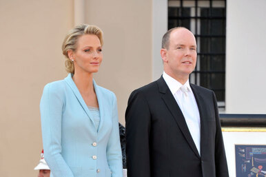 Почему княгиню Шарлен из Монако портили платья с глубоким декольте: стиль жены Альбера II