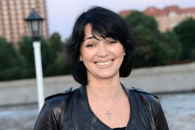 Почему вдова Абдулова любит желтые розы и на кого похожа их дочь? Почему вдова Абдулова любит желтые розы и на кого похожа их дочь?