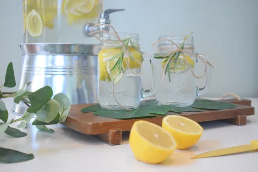 7 полезных свойств воды с лимоном по мнению диетологов