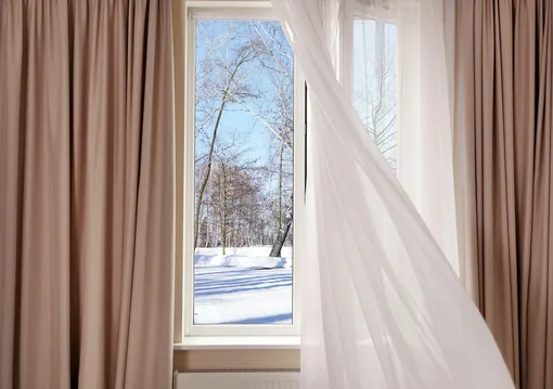 открытое окно зима