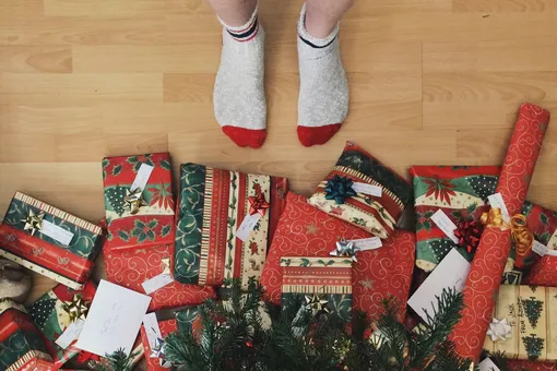 10 новогодних подарков, которые на самом деле никому не нужны (видео)
