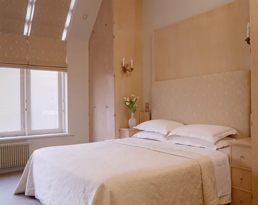 Римские шторы в спальне: пример с фото