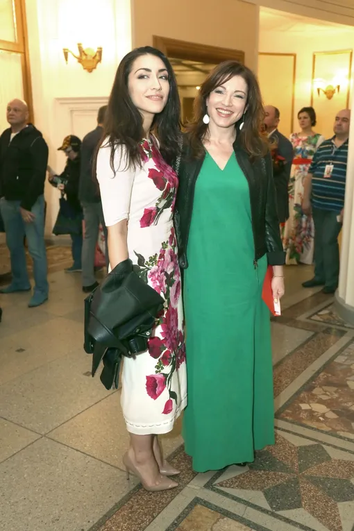 Алена Хмельницкая с дочерью Александрой фото