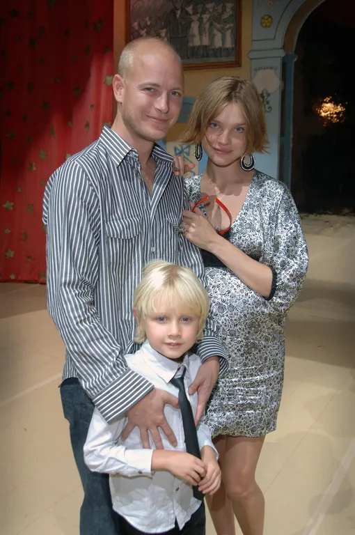 Беременная Наталья Водянова с мужем и сыном Лукасом
