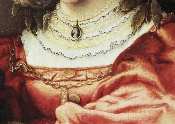 Изображение на камее Фаустины, имеющей репутацию верной жены, намекает, что и эта молодая супруга будет хорошей спутницей жизни