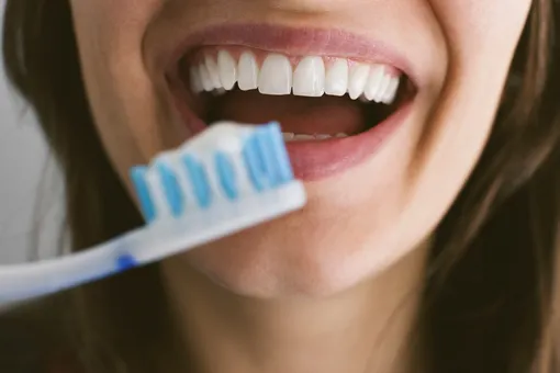 Зубная паста для похудения, щетка-напальчник и другие новинки для чистки зубов