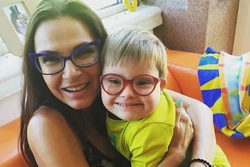 Эвелина Бледанс впервые рассказала об операции четырехлетнего сына с синдромом Дауна