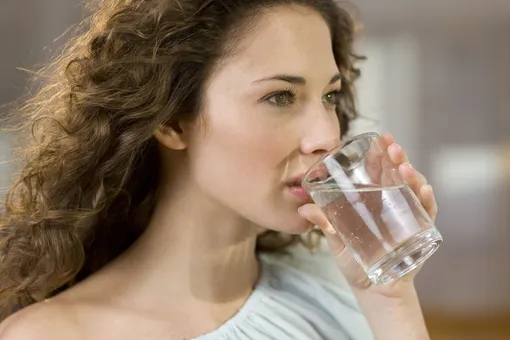 8 стаканов воды: 8 трюков, которые помогут не забывать про них каждый день