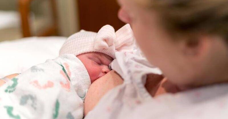 Можно ли кормить ребёнка грудным молоком при коронавирусе