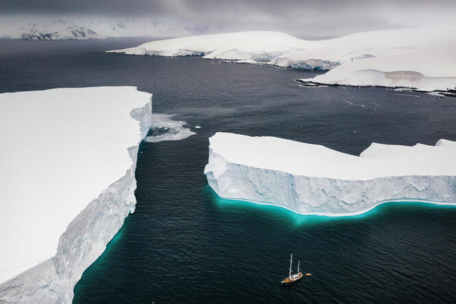 У берегов Антарктиды нашли загадочный 122-метровый корабль: историки рассказали, что это может быть