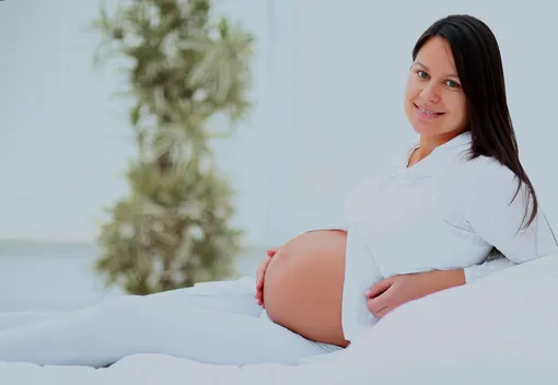 У стройных женщин беременный живот кажется очень большим