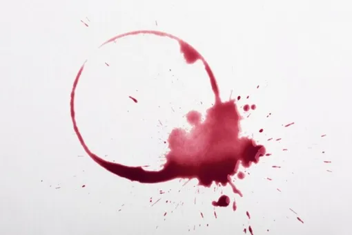 Стойкие пятна от вина можно вывести 4-мя способами