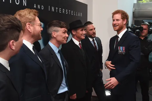 Принц Гарри встречается с Киллианом Мёрфи на премьере «Интерстеллара»