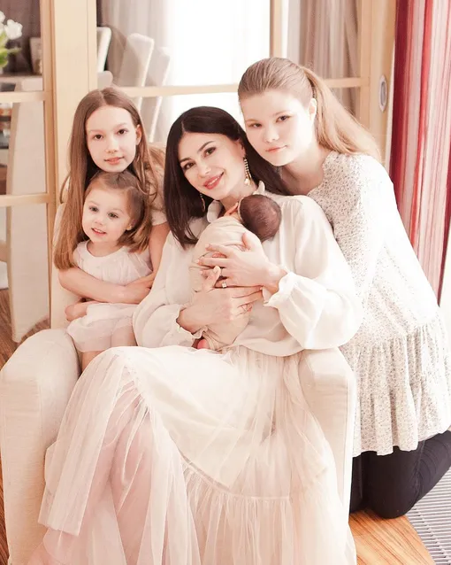 Ольга Ушакова с дочерьми