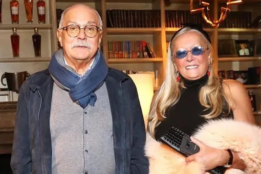 Надежда и Анна Михалковы показали раритетные фотографии родителей в день рождени