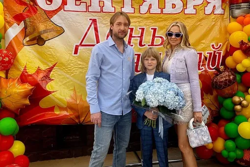 Сергей Лазарев, Екатерина Волкова и ещё 8 звёзд, которые отвели 1 сентября детей в школу: семейные фото