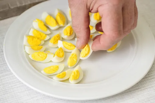 Перепелиные яйца варят 5 минут вкрутую или 2 минуты всмятку