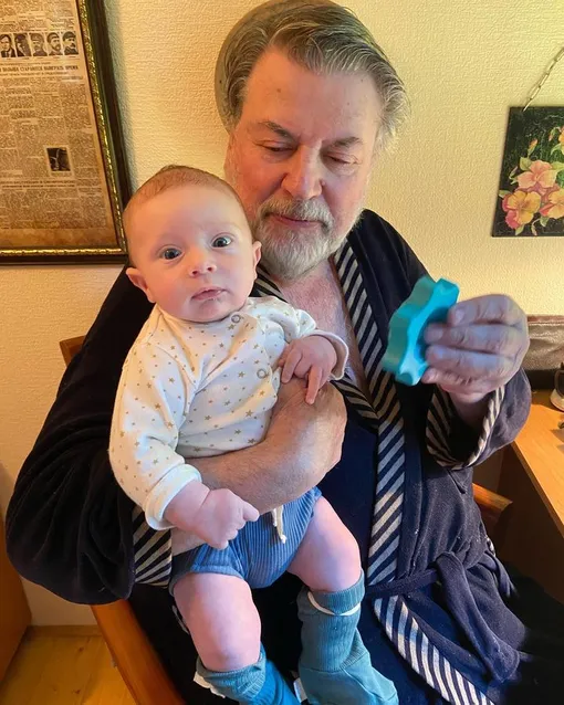 Александр Ширвиндт фото с младшим внуком Михаилом