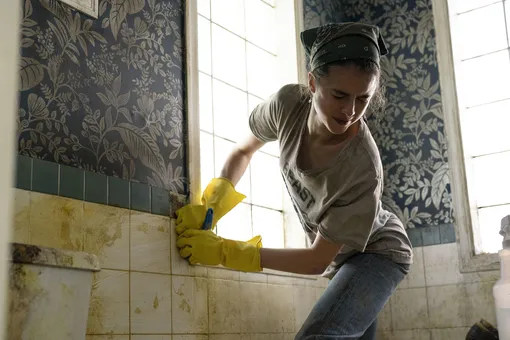 «Уборщица»: как сериал о женщине, сбежавшей от мужа, раскрывает грани насилия