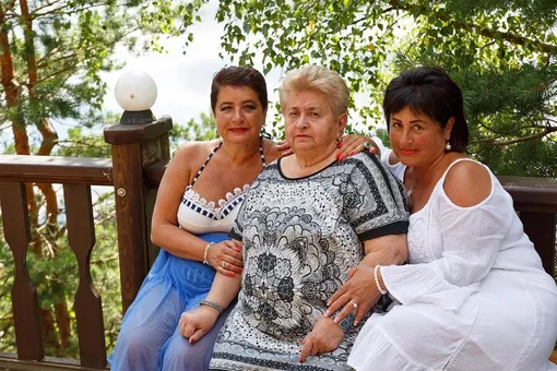 Жена Эммануила Виторгана Ирина с сестрой Аллой и матерью
