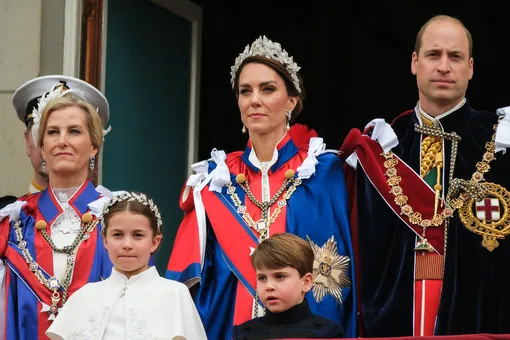 принцесса Шарлотта и Кейт Миддлтон на коронации