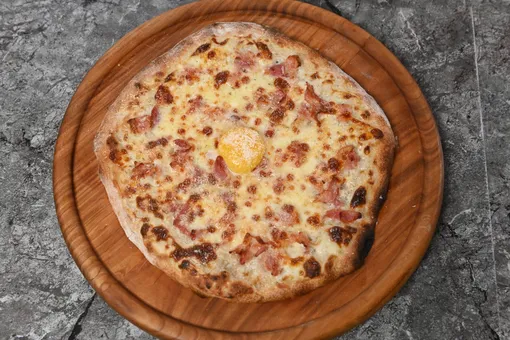 Просто, вкусно, оригинально: пицца карбонара от шеф-повара