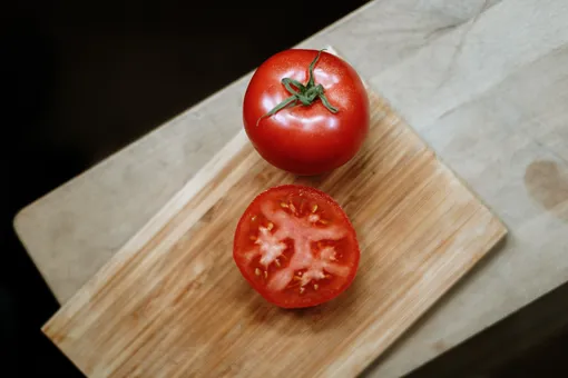 Настоящий суперфуд: чем полезны помидоры для женского здоровья после 45 лет