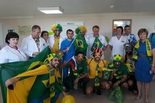 «Радость укрепляет иммунитет»: болельщики из Бразилии устроили праздник больным детям в Самаре